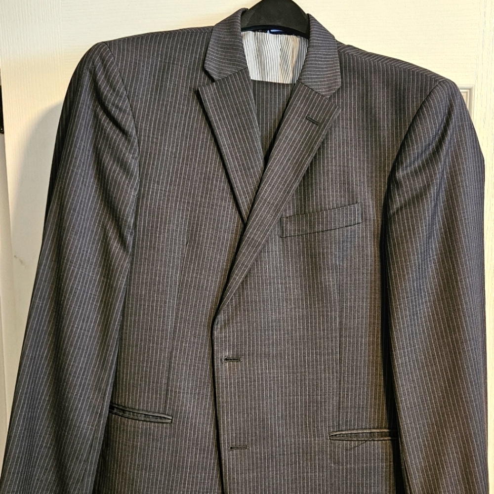 Tommy Hilfiger 100% Wool Mens Suit